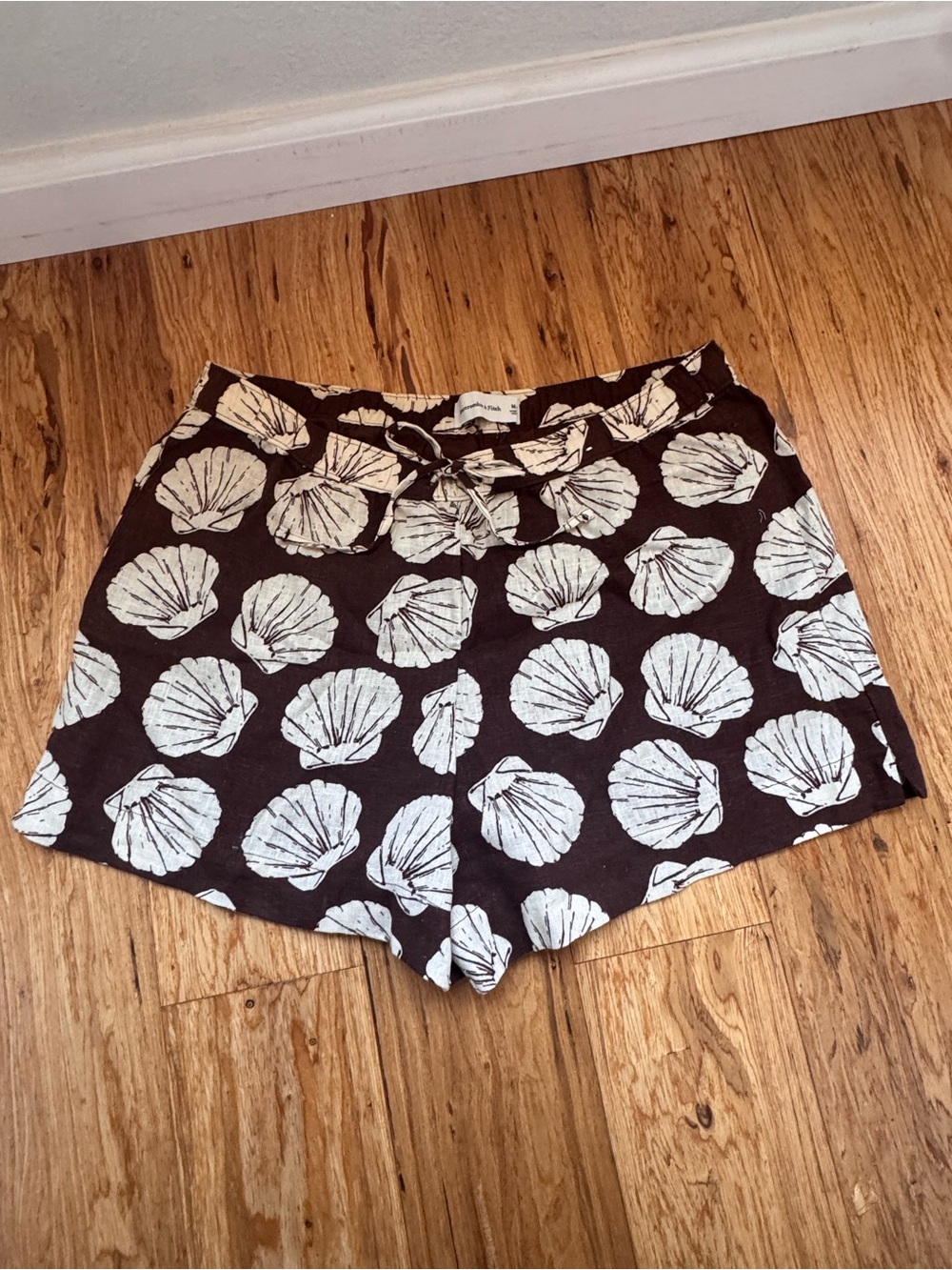 Abercrombie & Fitch Brown Shorts with White Shell Print NWOT
